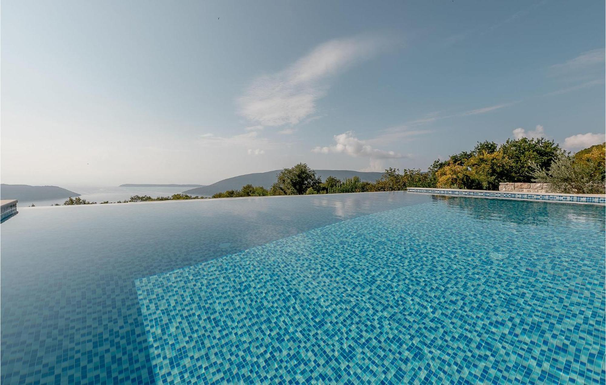 Amazing Home In Herceg Novi With House Sea View エクステリア 写真