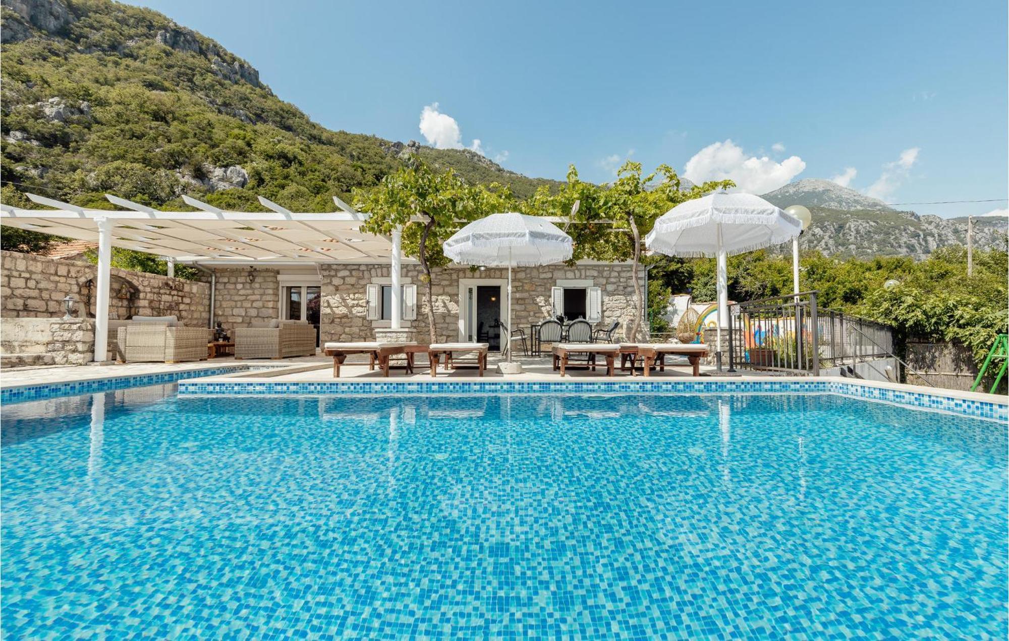 Amazing Home In Herceg Novi With House Sea View エクステリア 写真