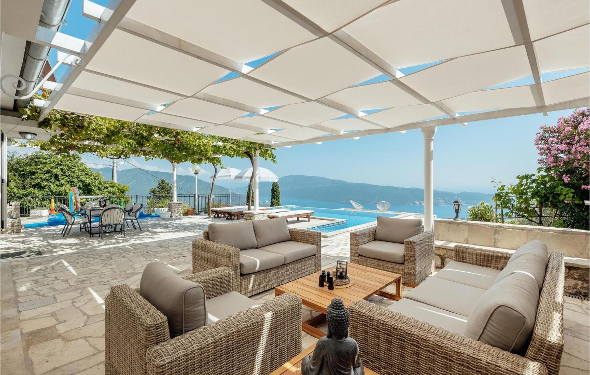 Amazing Home In Herceg Novi With House Sea View エクステリア 写真