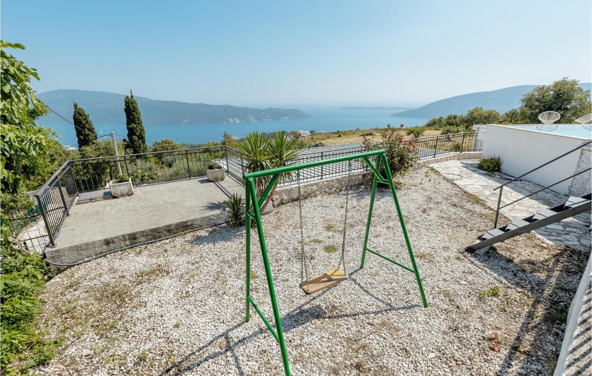 Amazing Home In Herceg Novi With House Sea View エクステリア 写真